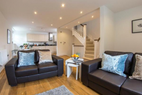 Finchley Central Luxury 3 bed triplex loft style apartment